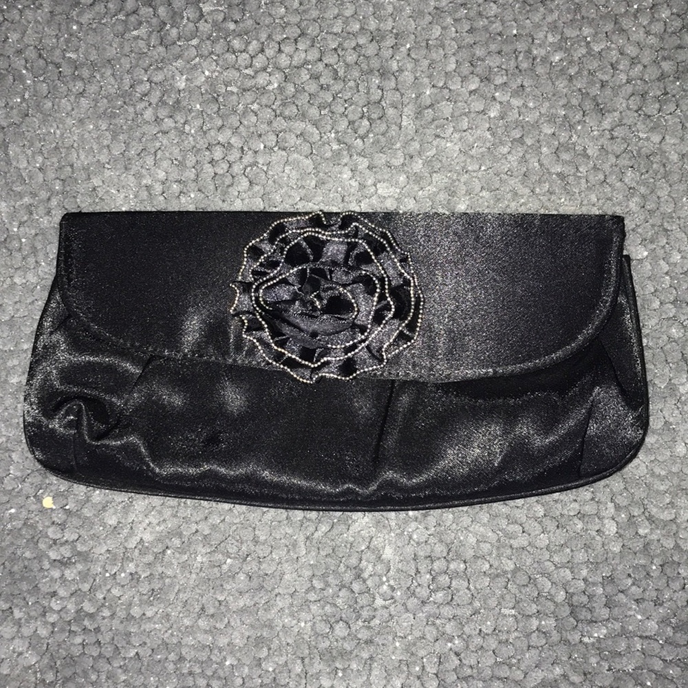 black clutch 🔸buy 1 get 1 50%🔶